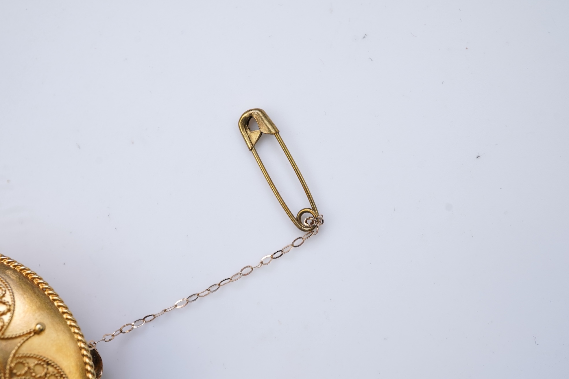 A Victorian gold brooch, third quarter 19th century